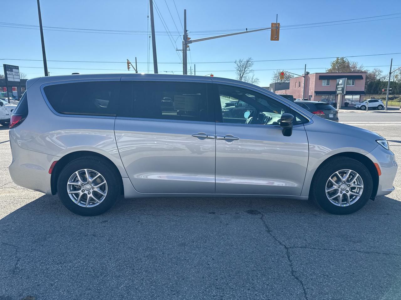 2026 Chrysler Pacifica Select Front-Wheel Drive Passenger Van Photo