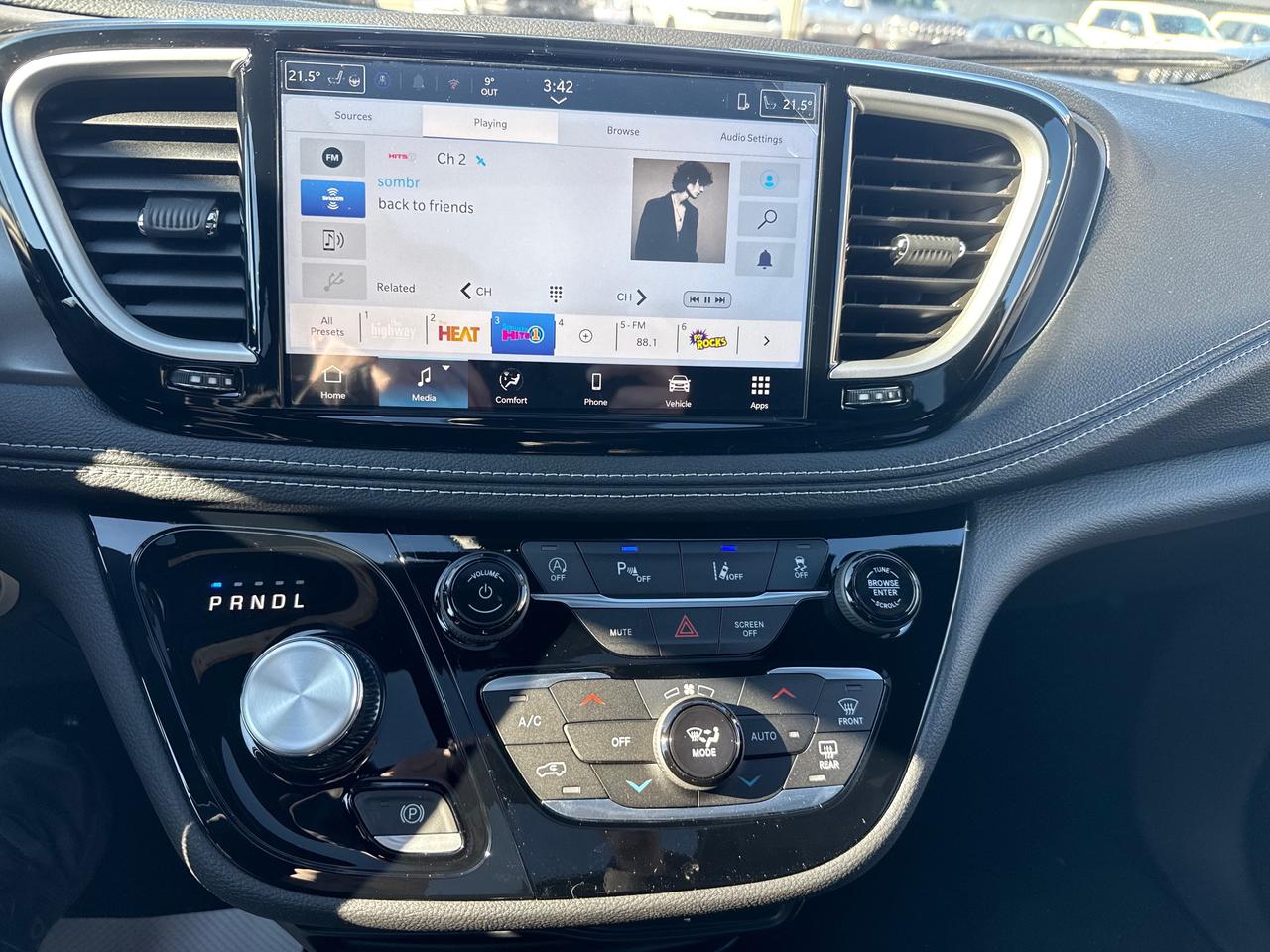 2026 Chrysler Pacifica Select Front-Wheel Drive Passenger Van Photo