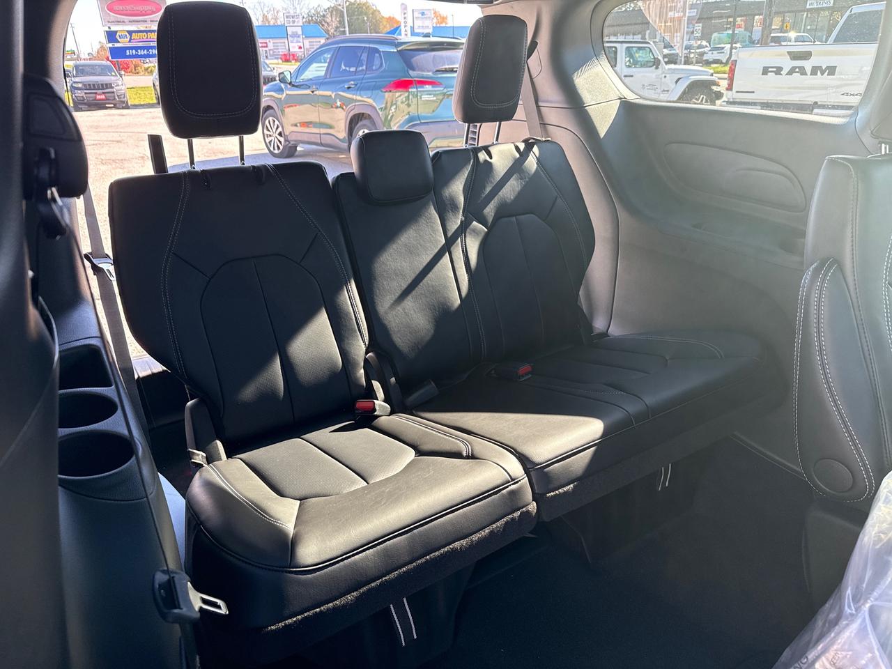 2026 Chrysler Pacifica Select Front-Wheel Drive Passenger Van Photo