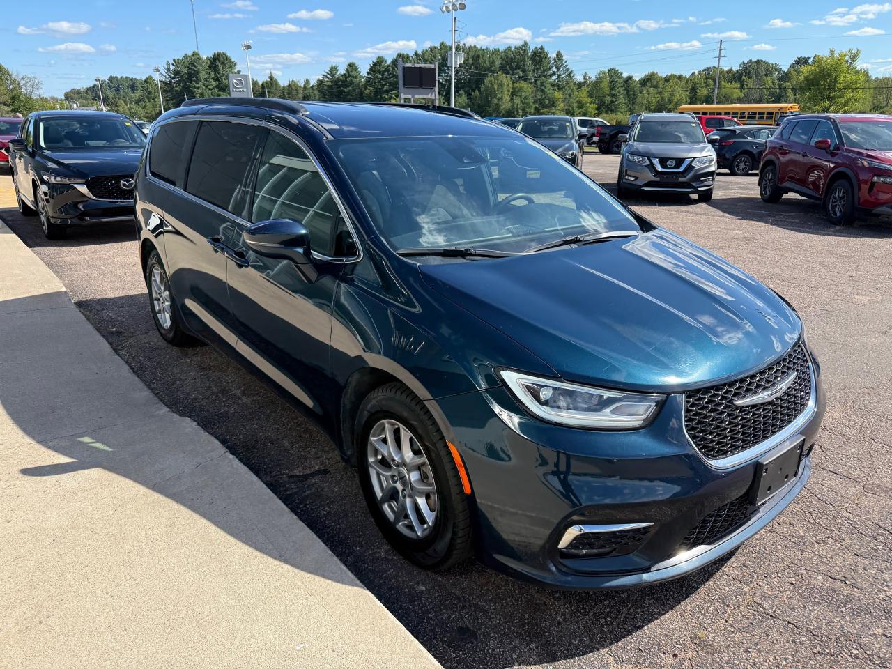 2022 Chrysler Pacifica Touring Front-Wheel Drive Passenger Van Photo