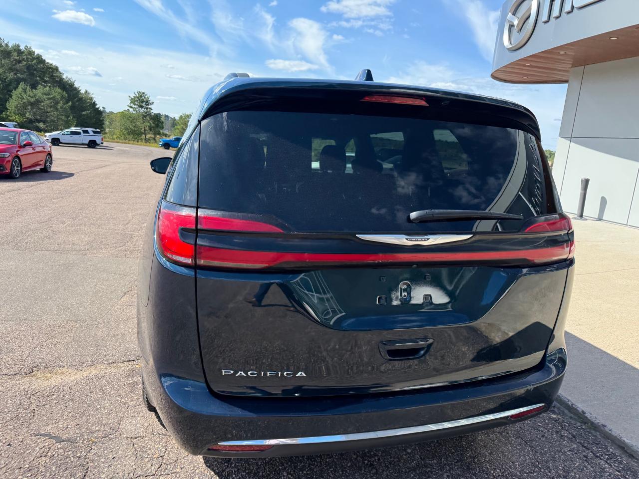 2022 Chrysler Pacifica Touring Front-Wheel Drive Passenger Van Photo
