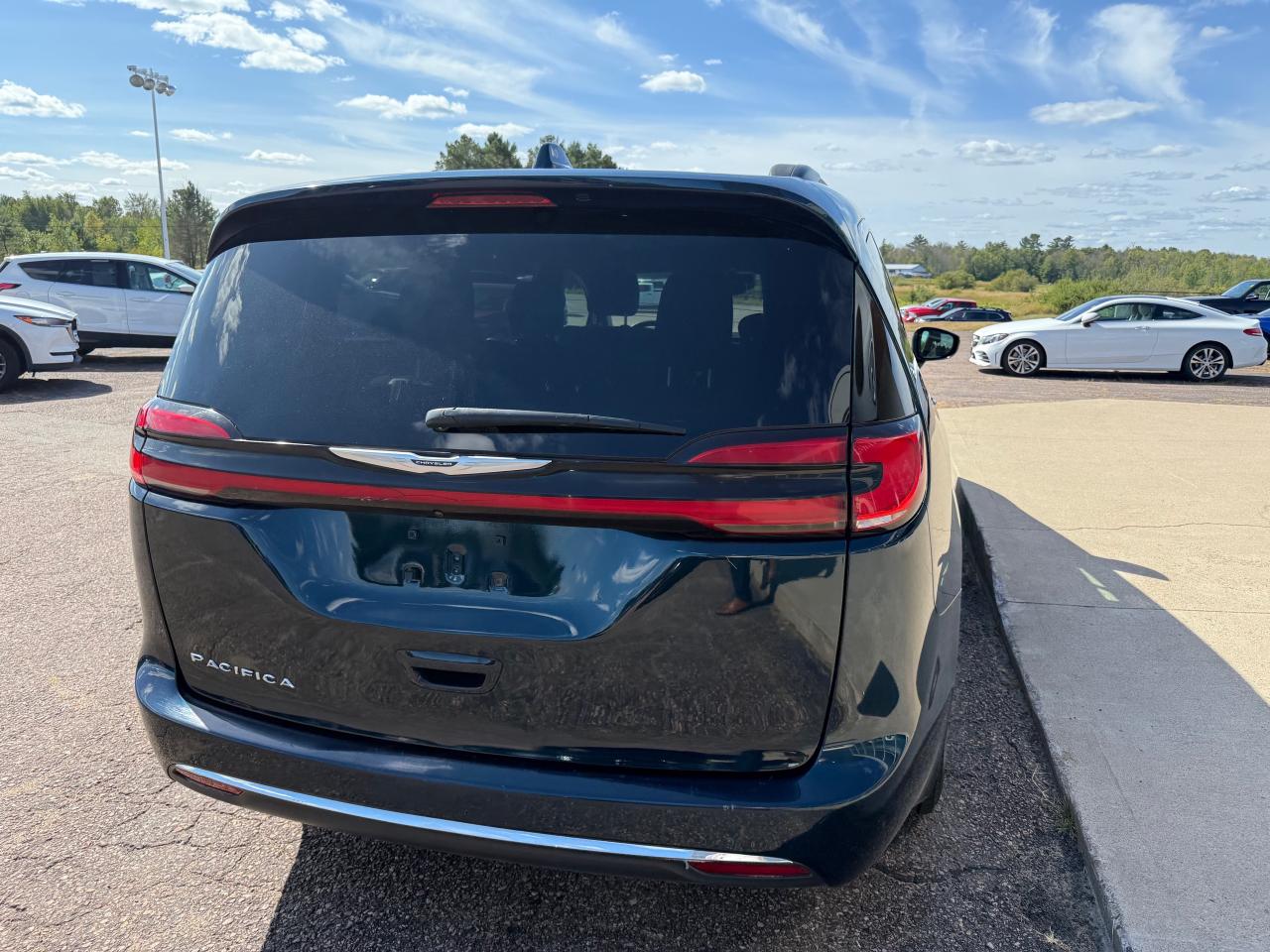 2022 Chrysler Pacifica Touring Front-Wheel Drive Passenger Van Photo