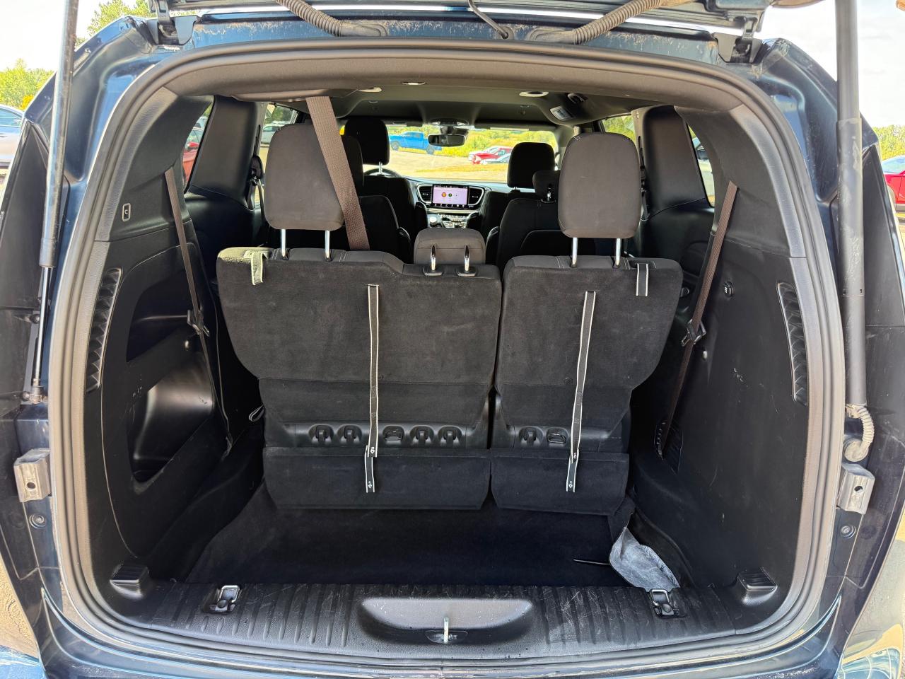 2022 Chrysler Pacifica Touring Front-Wheel Drive Passenger Van Photo