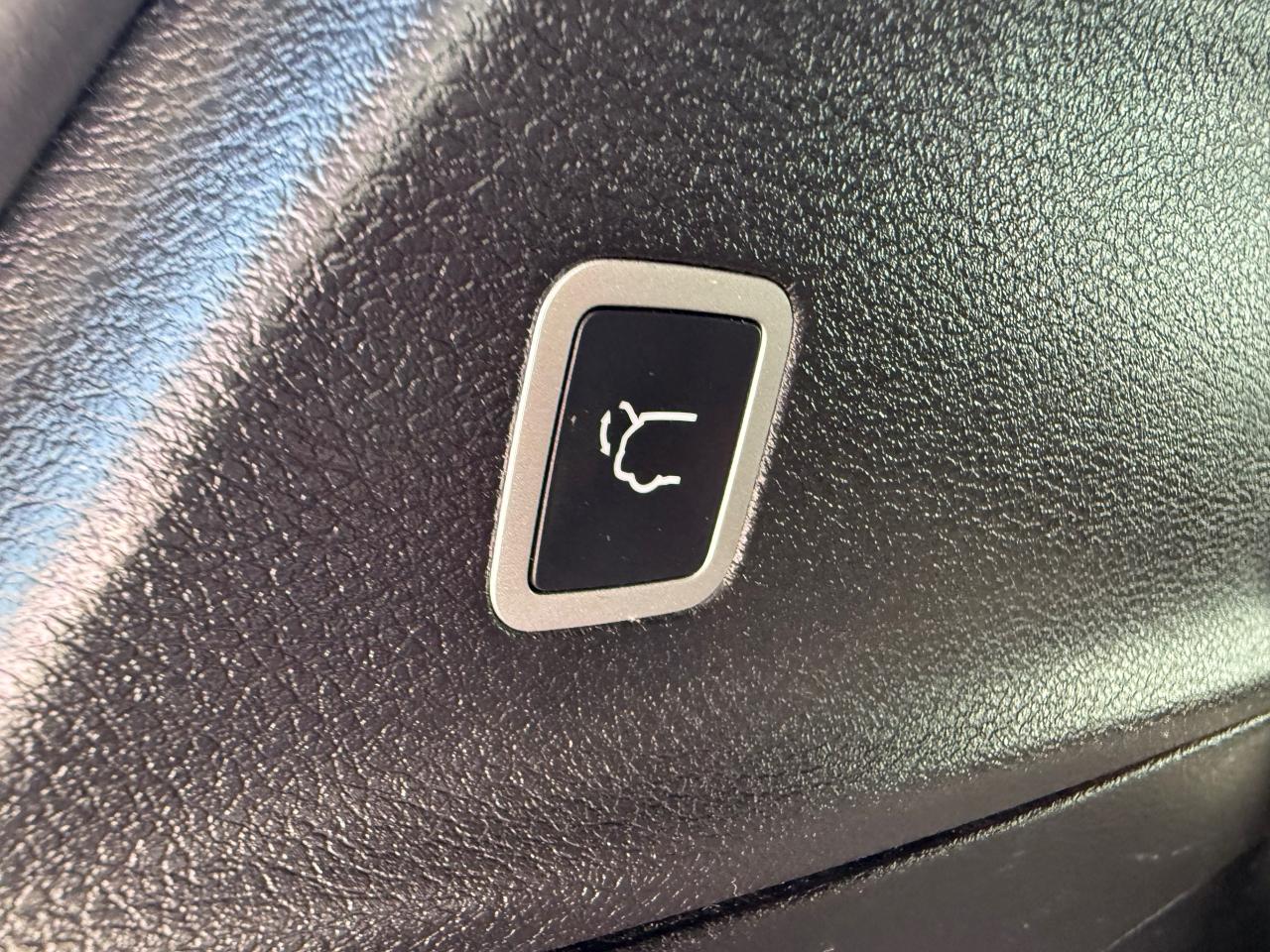 2022 Chrysler Pacifica Touring Front-Wheel Drive Passenger Van Photo