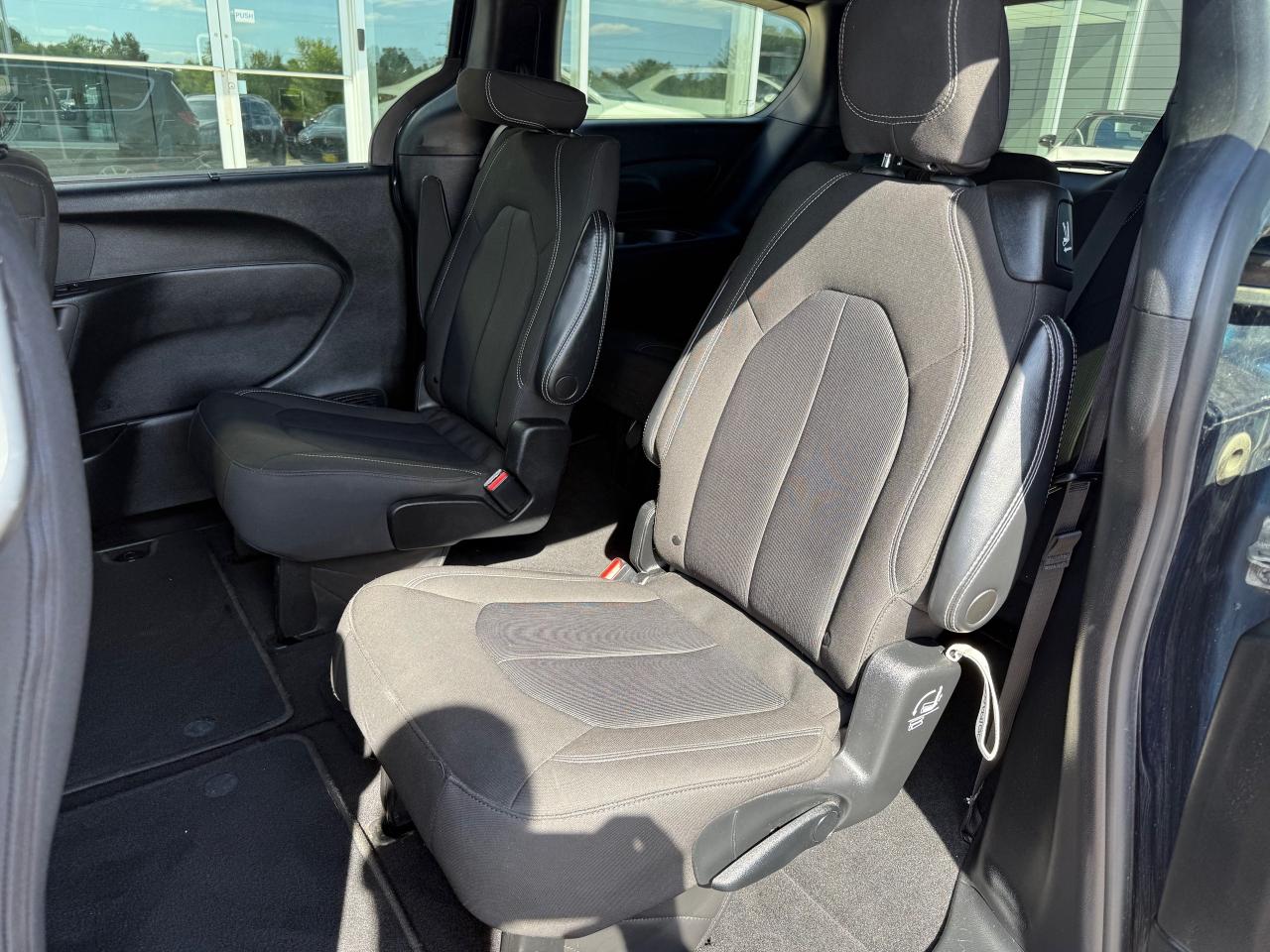 2022 Chrysler Pacifica Touring Front-Wheel Drive Passenger Van Photo