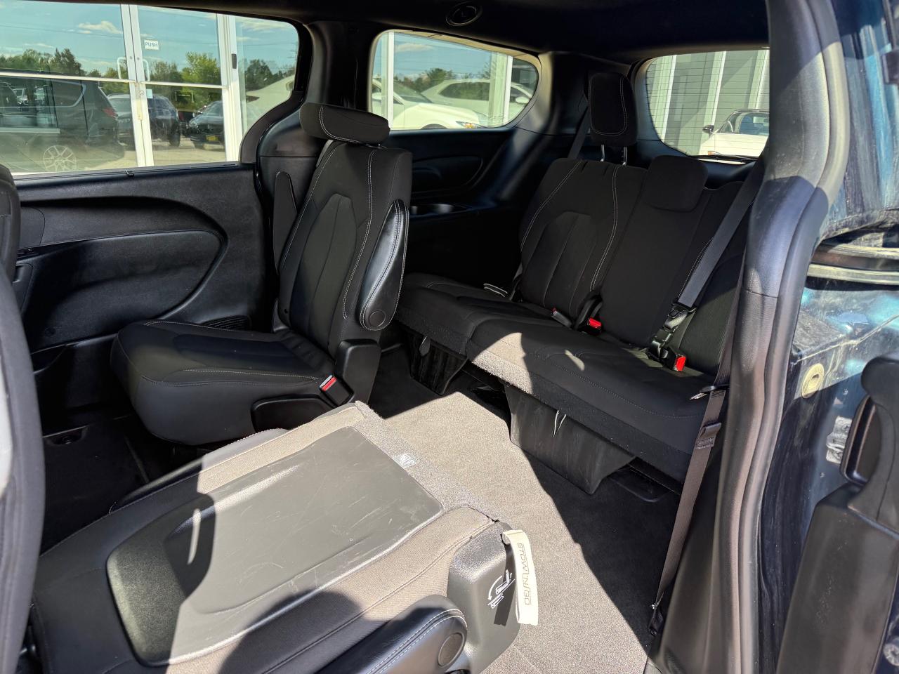 2022 Chrysler Pacifica Touring Front-Wheel Drive Passenger Van Photo