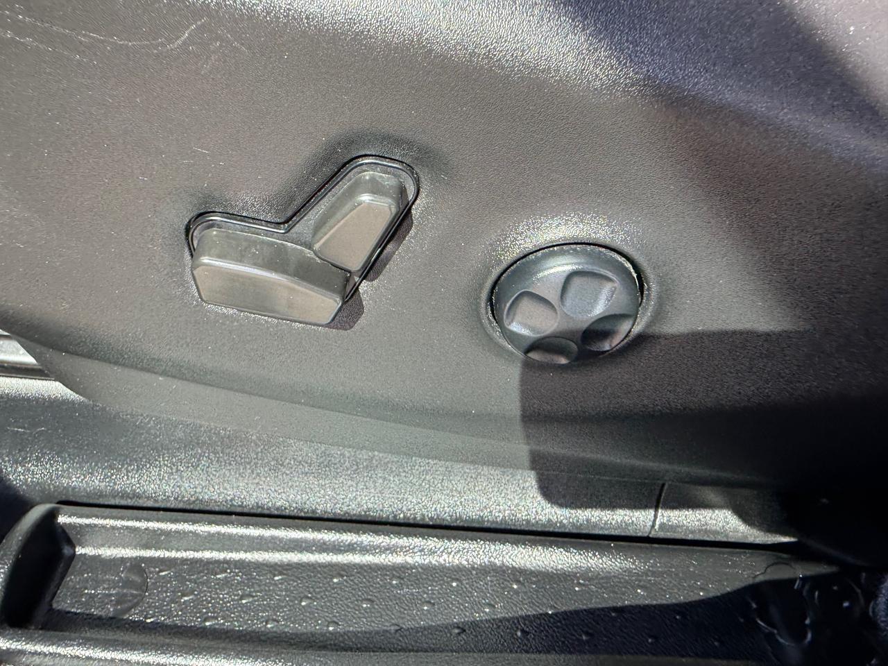 2022 Chrysler Pacifica Touring Front-Wheel Drive Passenger Van Photo