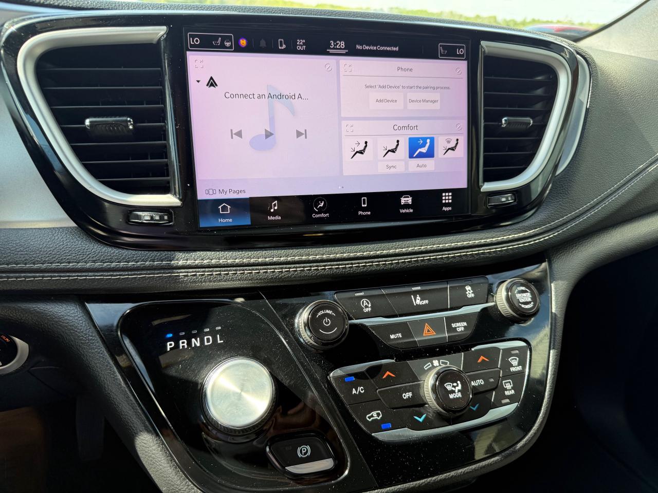 2022 Chrysler Pacifica Touring Front-Wheel Drive Passenger Van Photo