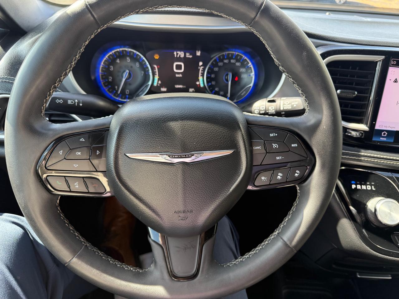 2022 Chrysler Pacifica Touring Front-Wheel Drive Passenger Van Photo