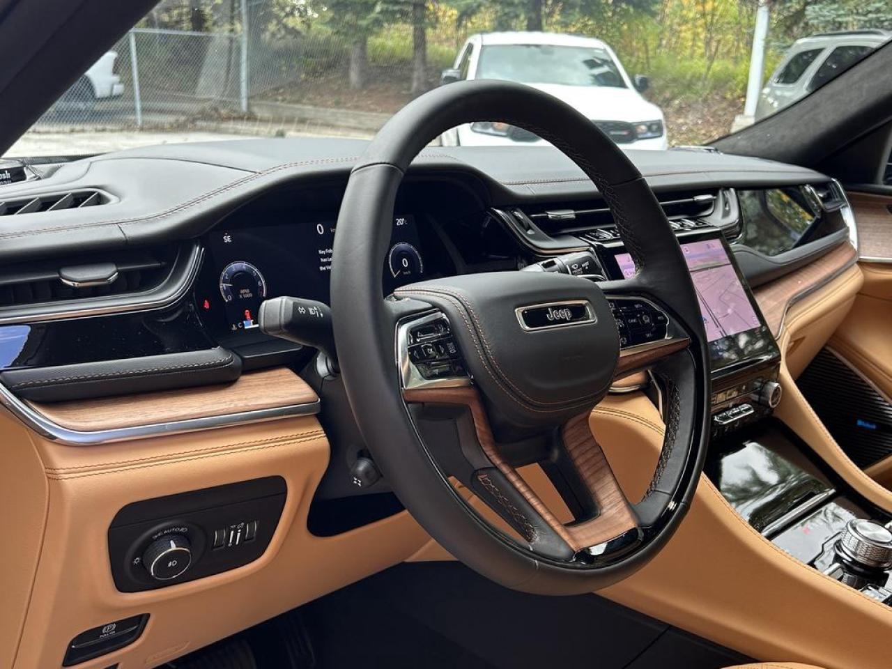 2025 Jeep Grand Cherokee Summit 4dr 4x4 Photo4