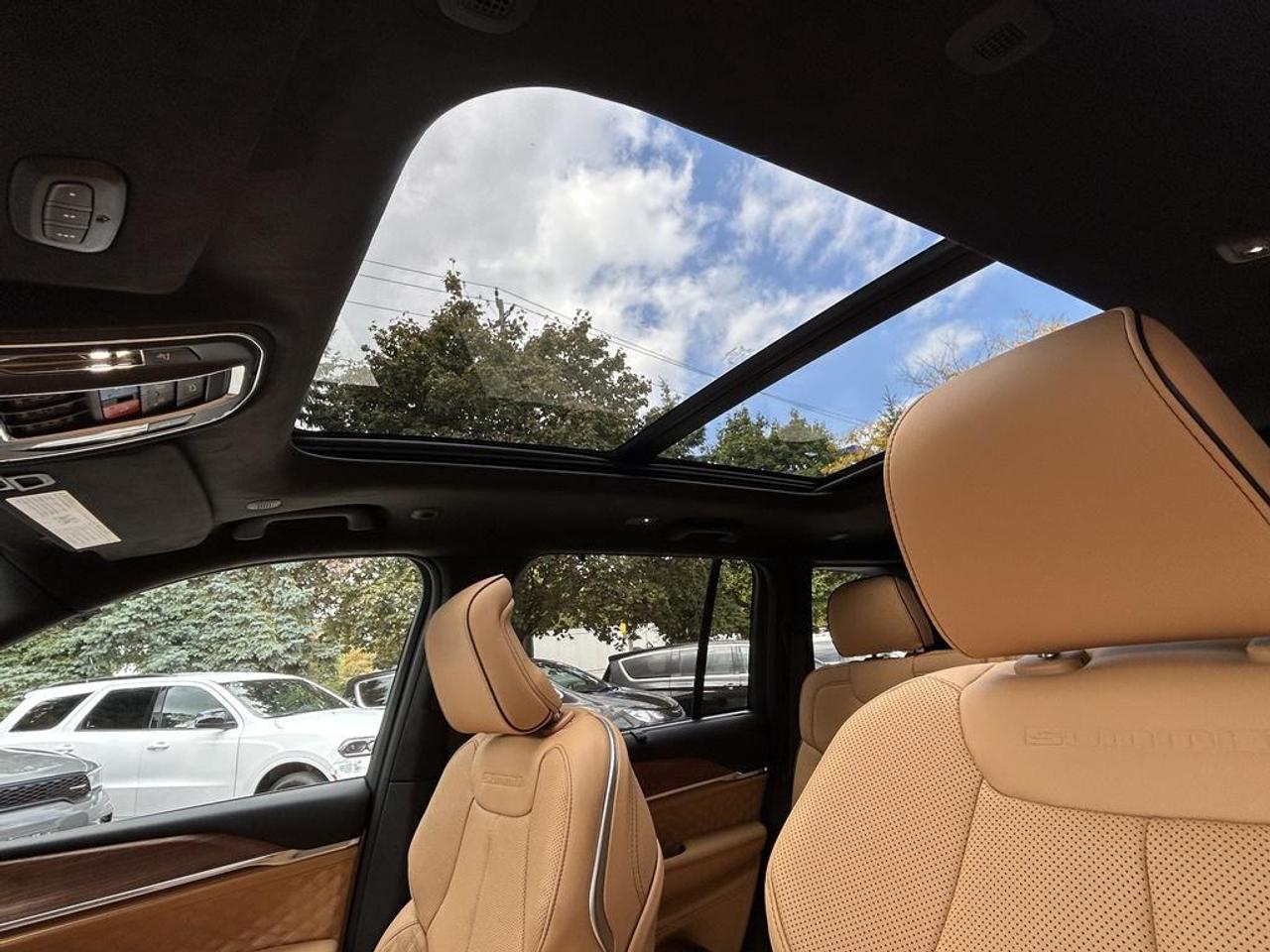 2025 Jeep Grand Cherokee Summit 4dr 4x4 Photo