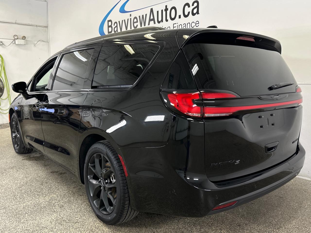 2024 Chrysler Pacifica Limited Front-Wheel Drive Passenger Van Photo