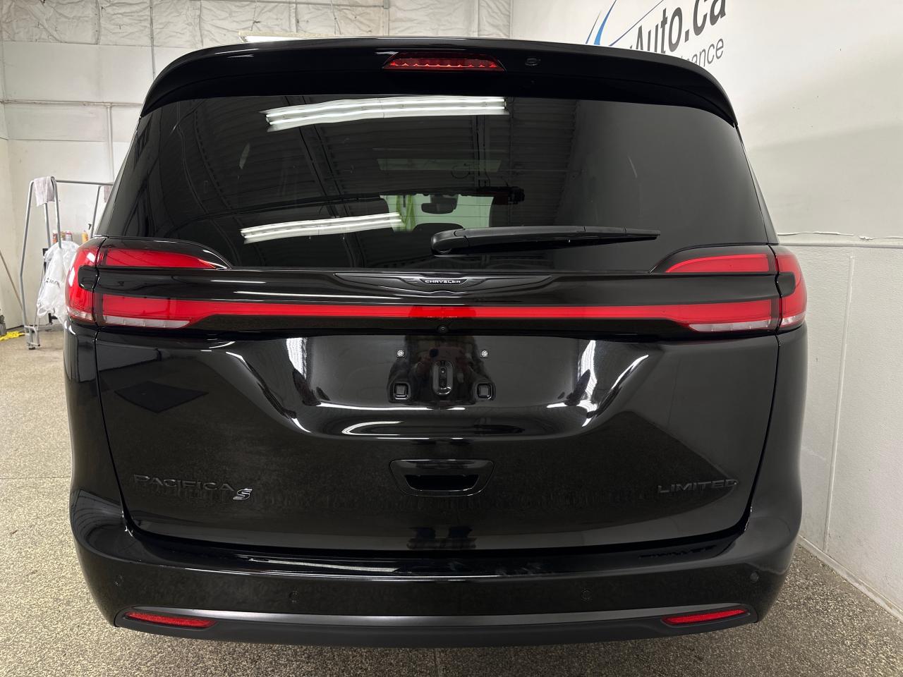 2024 Chrysler Pacifica Limited Front-Wheel Drive Passenger Van Photo