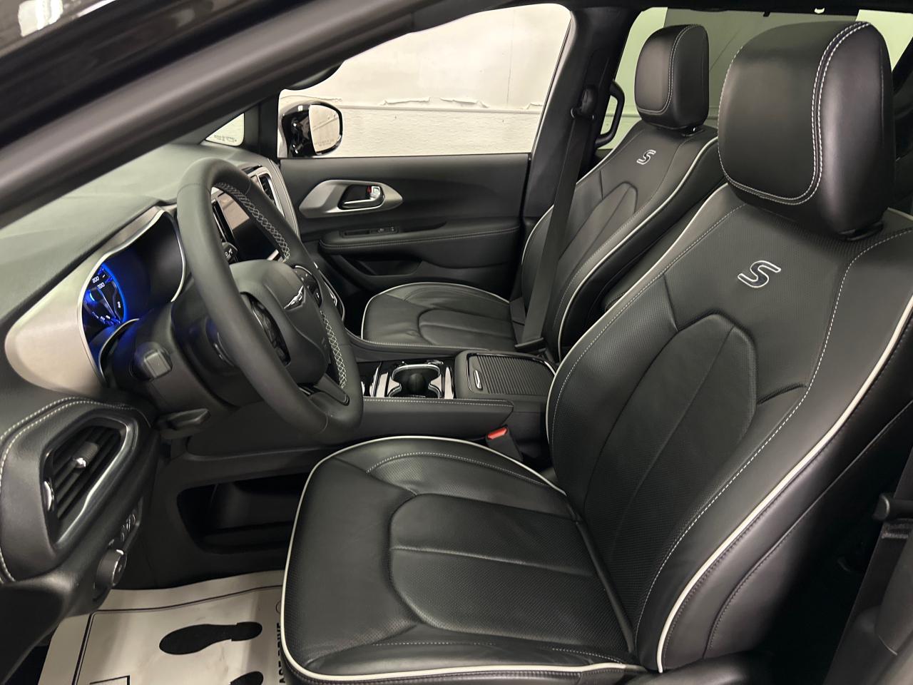 2024 Chrysler Pacifica Limited Front-Wheel Drive Passenger Van Photo