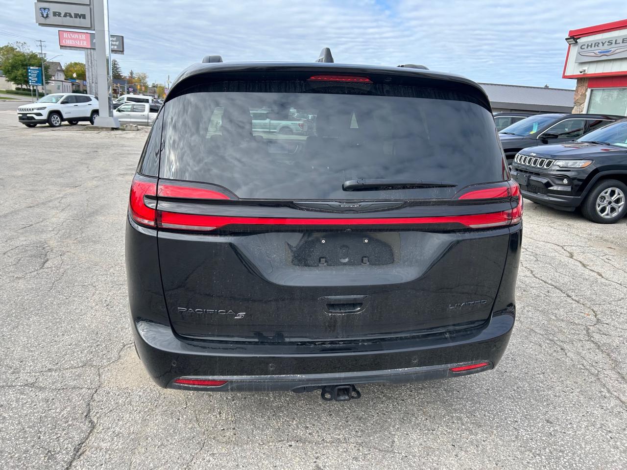 2024 Chrysler Pacifica Limited Front-Wheel Drive Passenger Van Photo