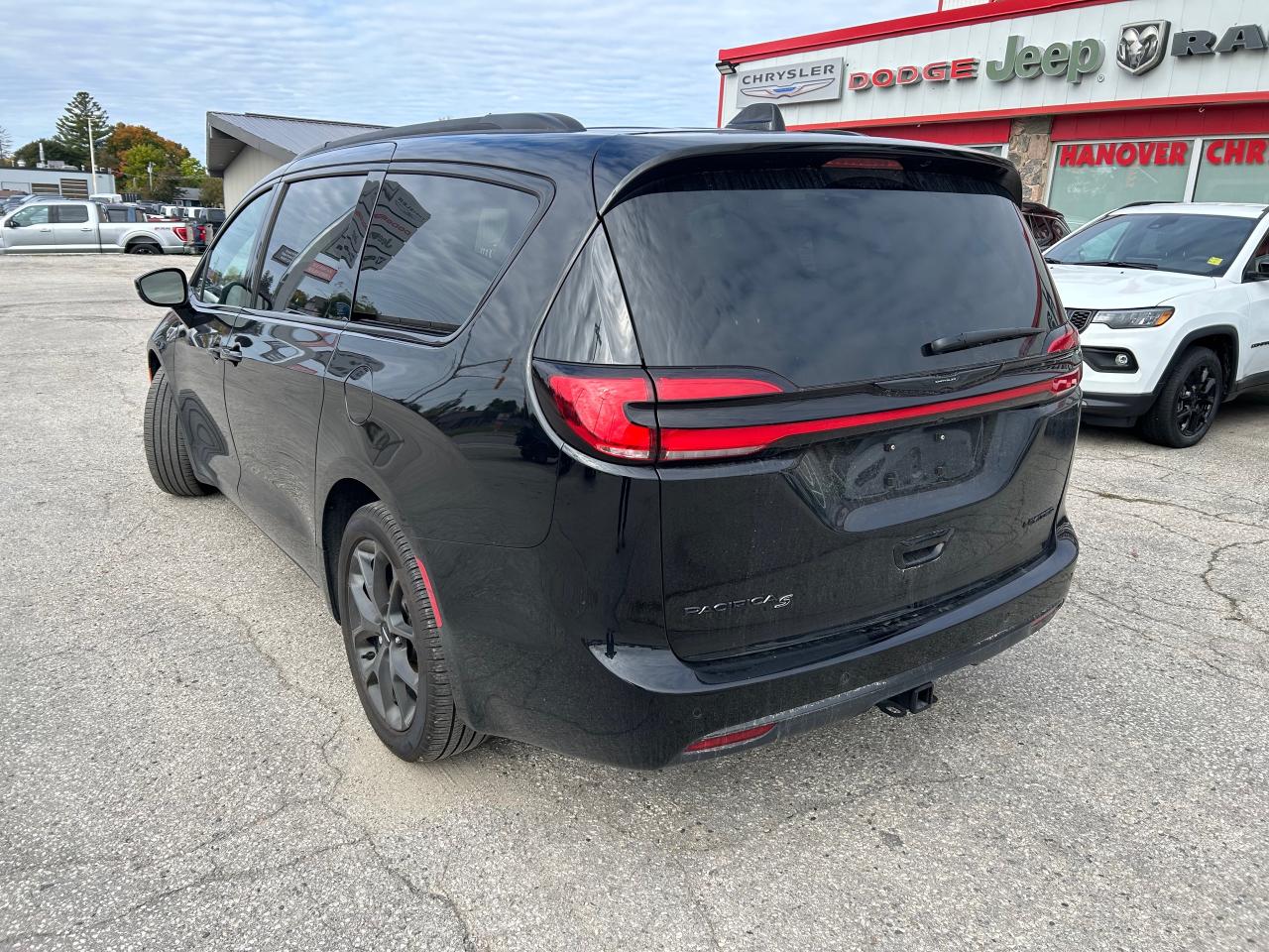 2024 Chrysler Pacifica Limited Front-Wheel Drive Passenger Van Photo