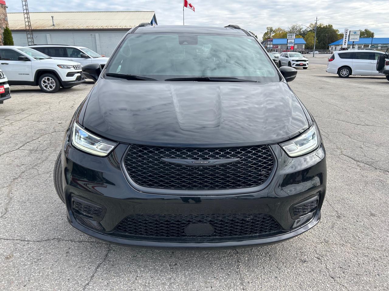 2024 Chrysler Pacifica Limited Front-Wheel Drive Passenger Van Photo