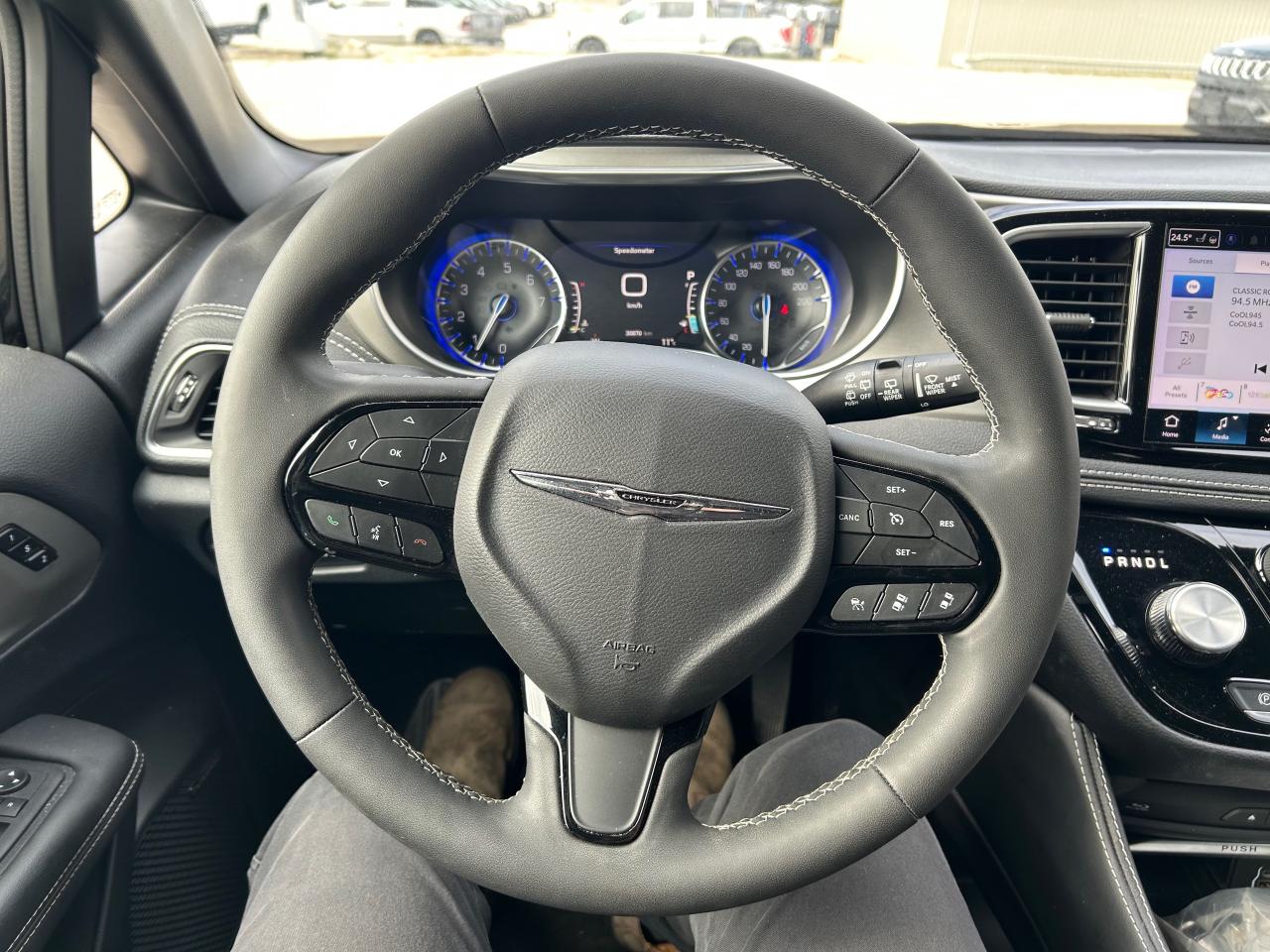 2024 Chrysler Pacifica Limited Front-Wheel Drive Passenger Van Photo