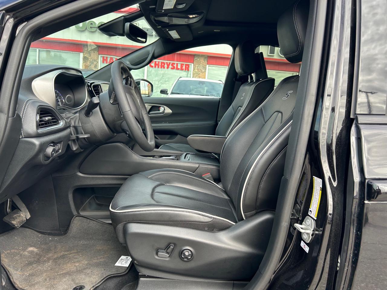 2024 Chrysler Pacifica Limited Front-Wheel Drive Passenger Van Photo