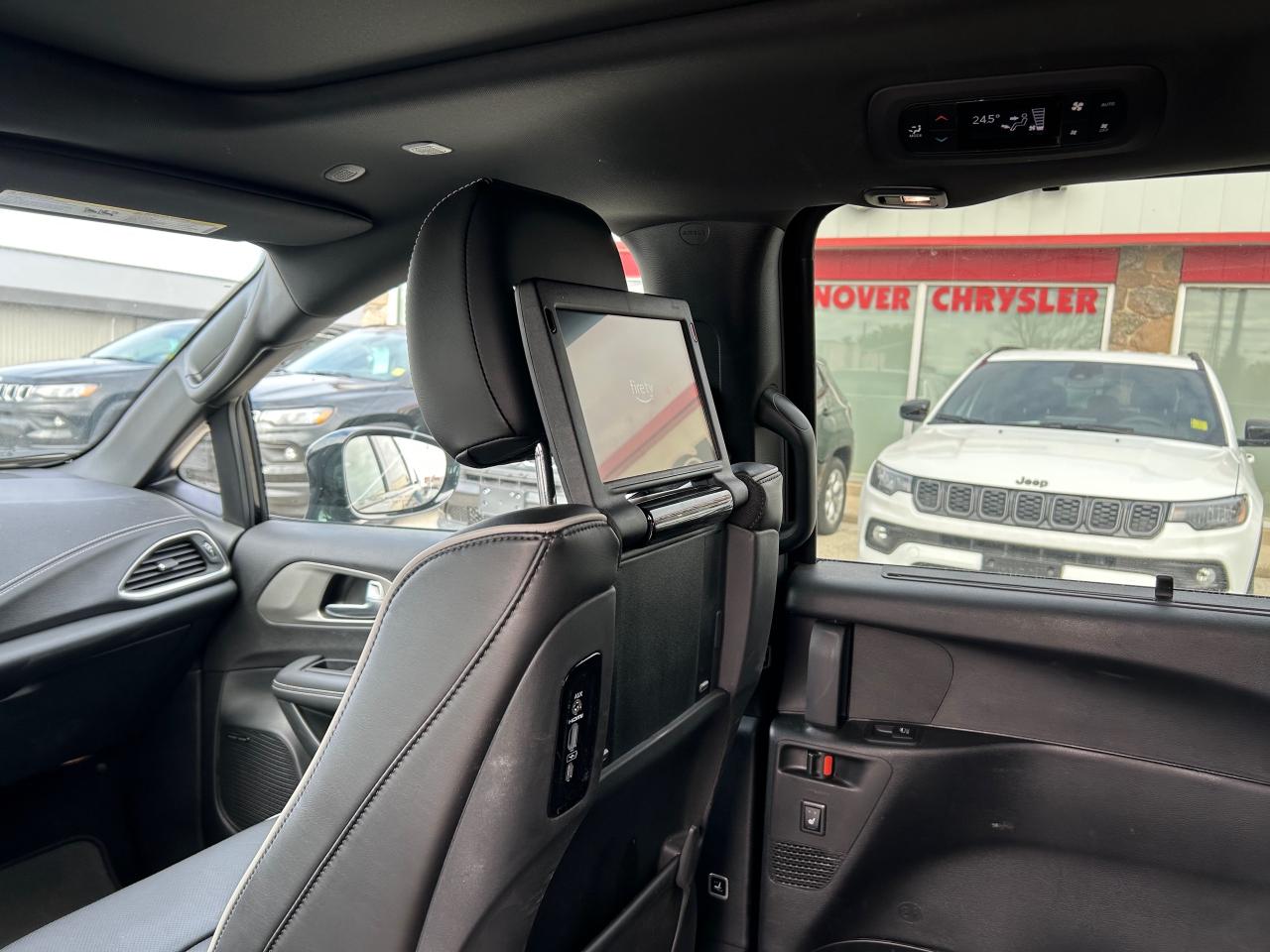 2024 Chrysler Pacifica Limited Front-Wheel Drive Passenger Van Photo