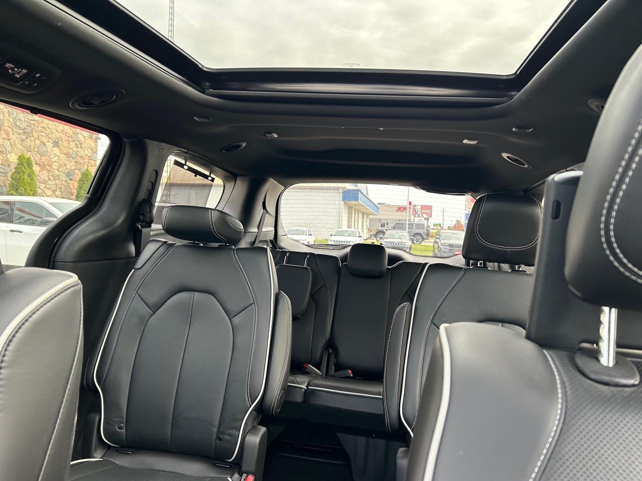 2024 Chrysler Pacifica Limited Front-Wheel Drive Passenger Van Photo