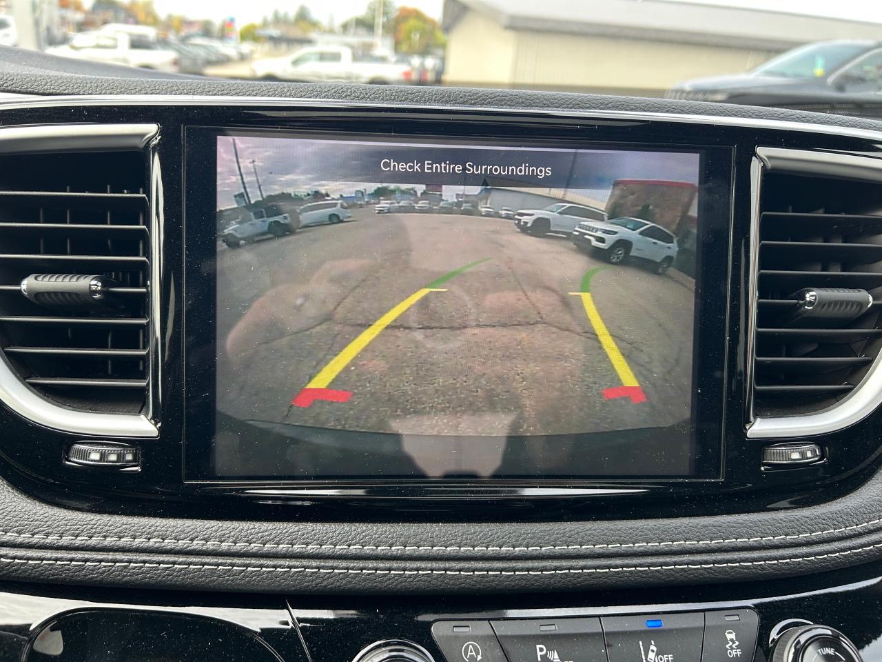 2024 Chrysler Pacifica Limited Front-Wheel Drive Passenger Van Photo