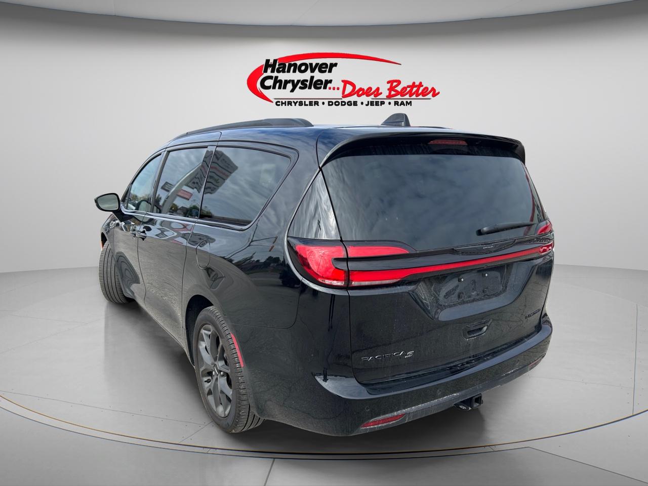 2024 Chrysler Pacifica Limited Front-Wheel Drive Passenger Van Photo2