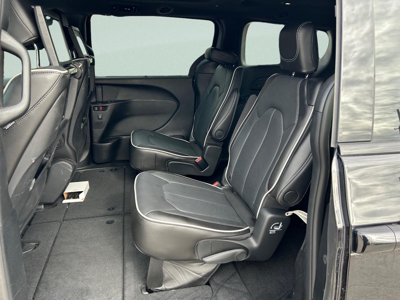 2024 Chrysler Pacifica Limited Front-Wheel Drive Passenger Van Photo