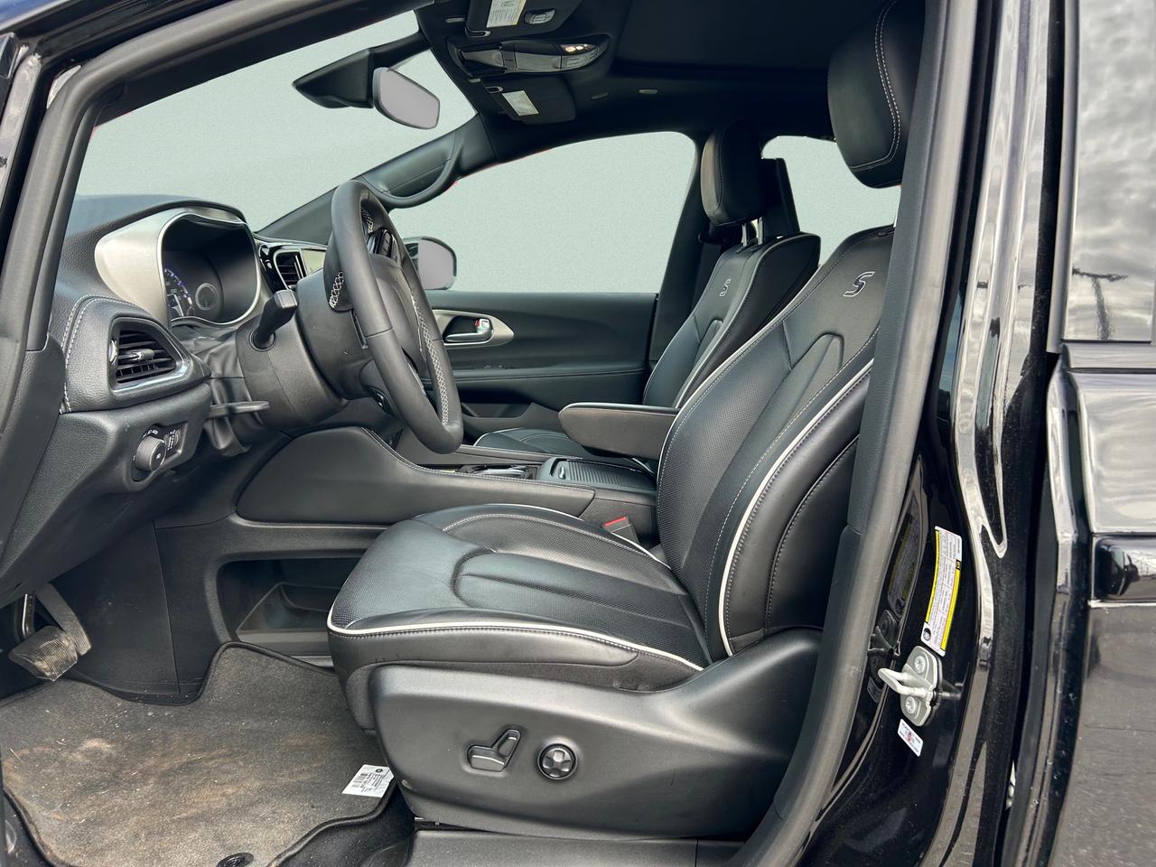 2024 Chrysler Pacifica Limited Front-Wheel Drive Passenger Van Photo