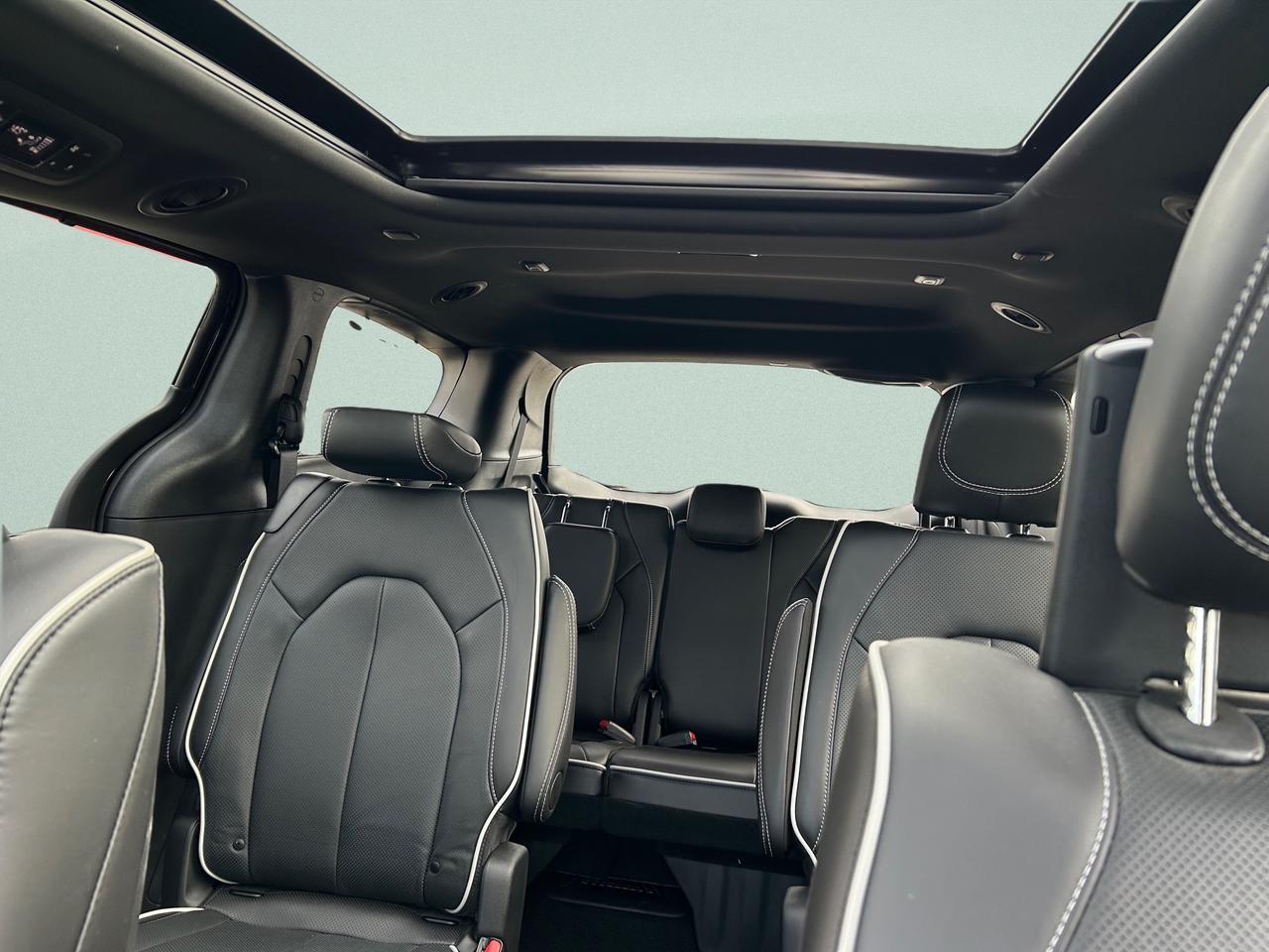 2024 Chrysler Pacifica Limited Front-Wheel Drive Passenger Van Photo