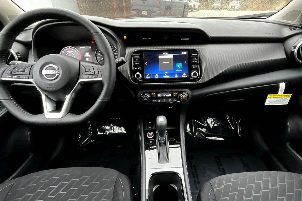 2025 Nissan Kicks Play SV 4dr Front-Wheel Drive Photo4