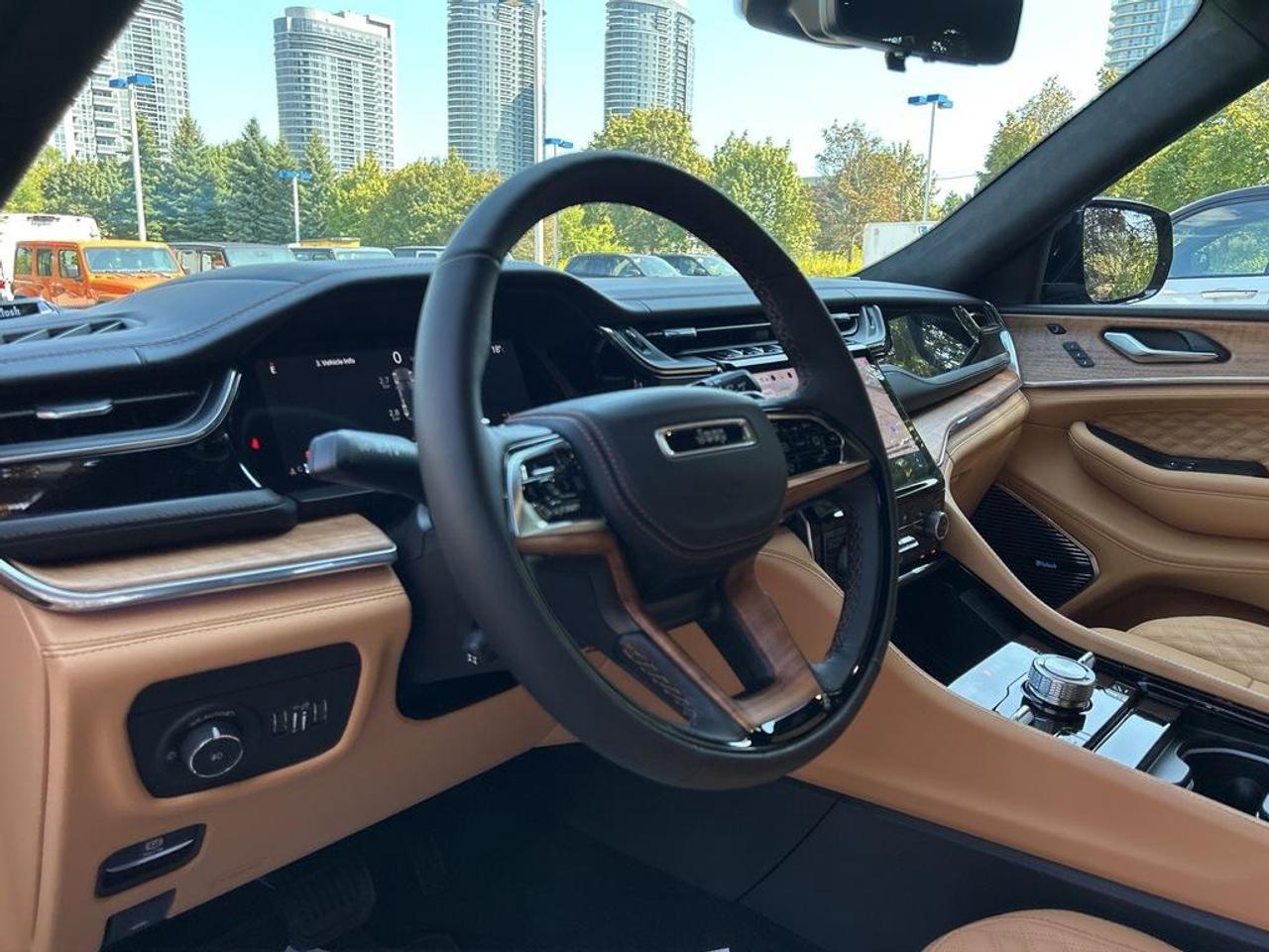 2025 Jeep Grand Cherokee Summit 4dr 4x4 Photo