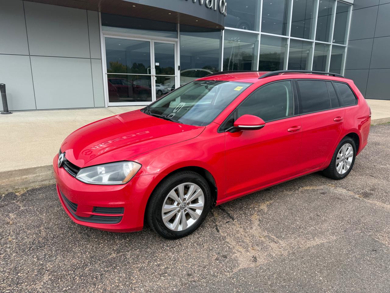 2016 Volkswagen Golf Sportwagon 1.8 TSI Trendline (M5) 4dr Front-Wheel Drive Wagon Photo2