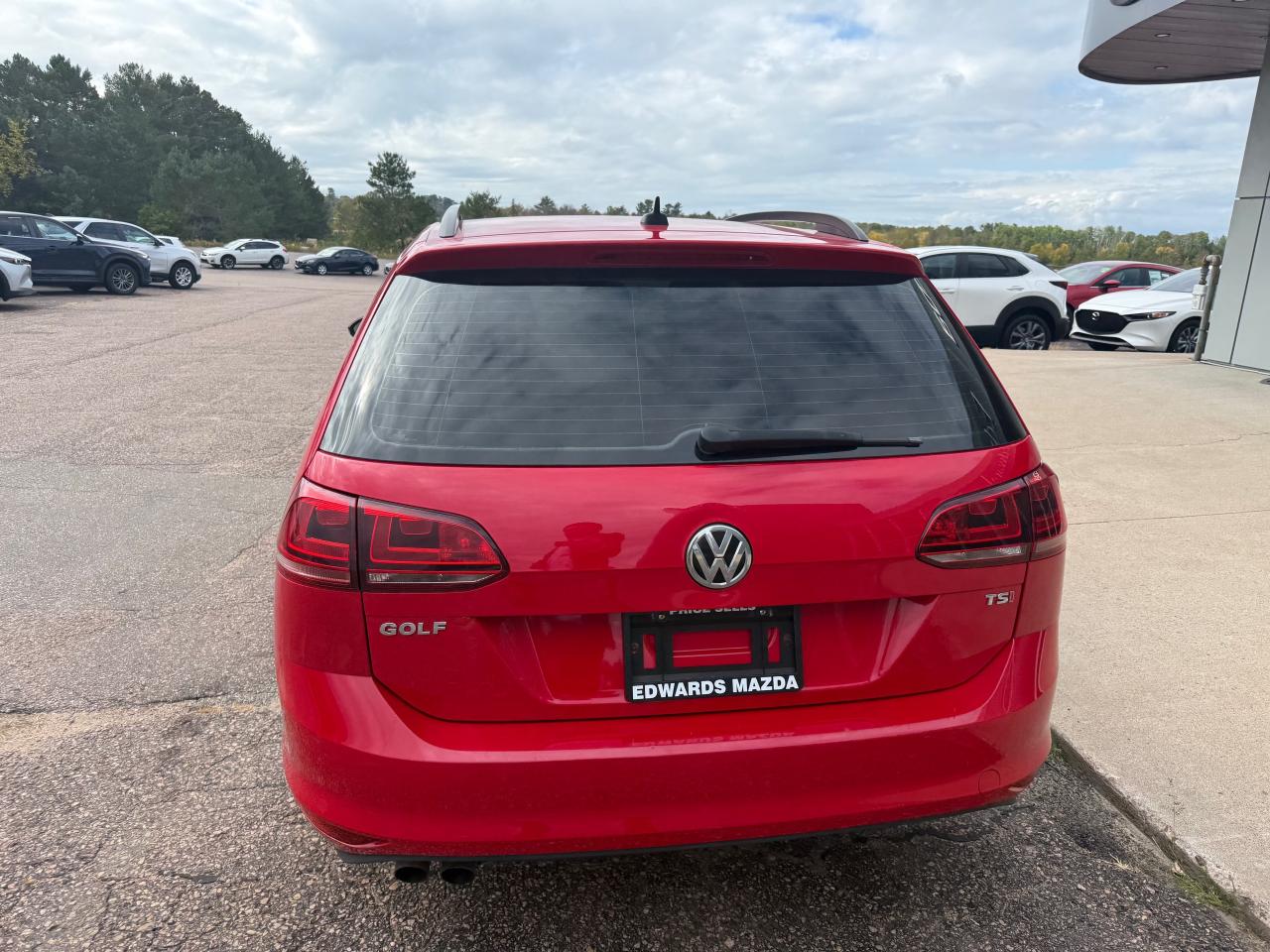 2016 Volkswagen Golf Sportwagon 1.8 TSI Trendline (M5) 4dr Front-Wheel Drive Wagon Photo