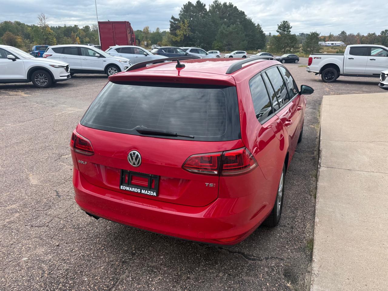 2016 Volkswagen Golf Sportwagon 1.8 TSI Trendline (M5) 4dr Front-Wheel Drive Wagon Photo