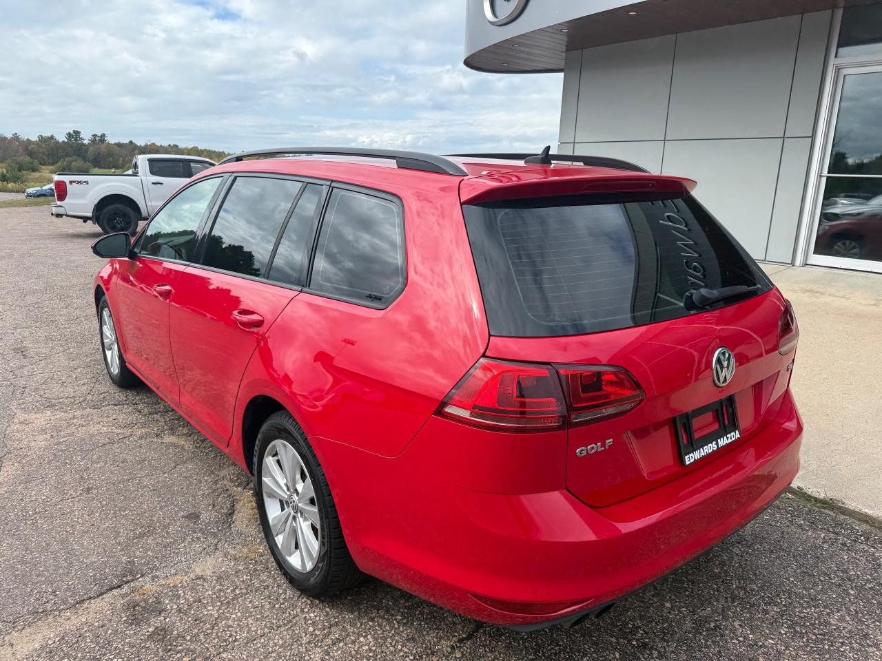 2016 Volkswagen Golf Sportwagon 1.8 TSI Trendline (M5) 4dr Front-Wheel Drive Wagon Photo