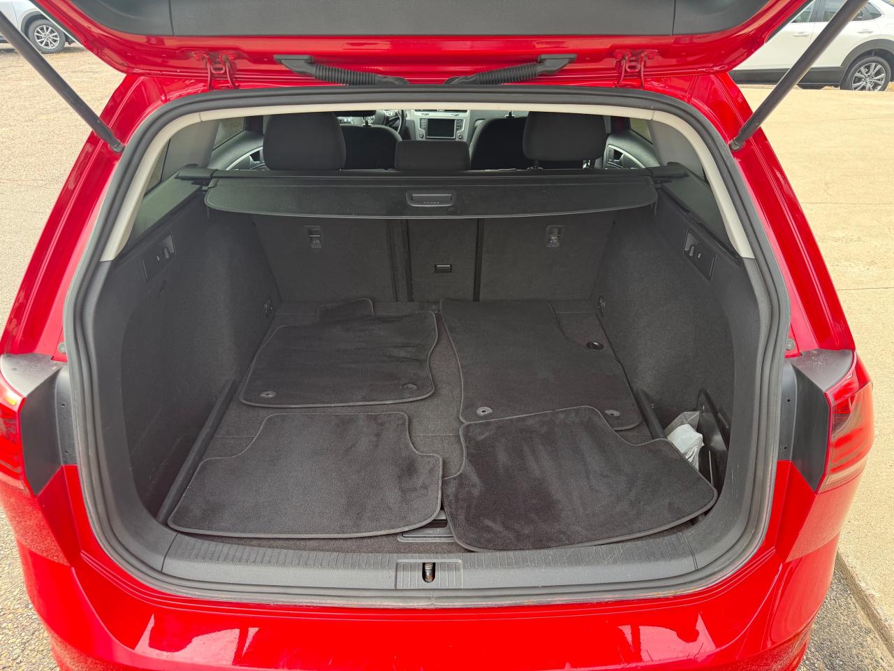 2016 Volkswagen Golf Sportwagon 1.8 TSI Trendline (M5) 4dr Front-Wheel Drive Wagon Photo