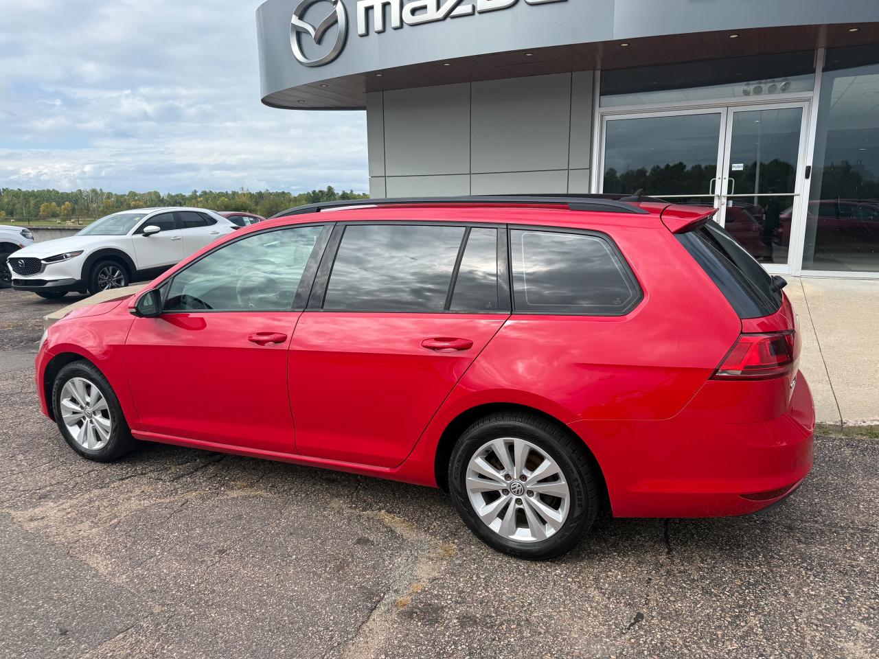 2016 Volkswagen Golf Sportwagon 1.8 TSI Trendline (M5) 4dr Front-Wheel Drive Wagon Photo