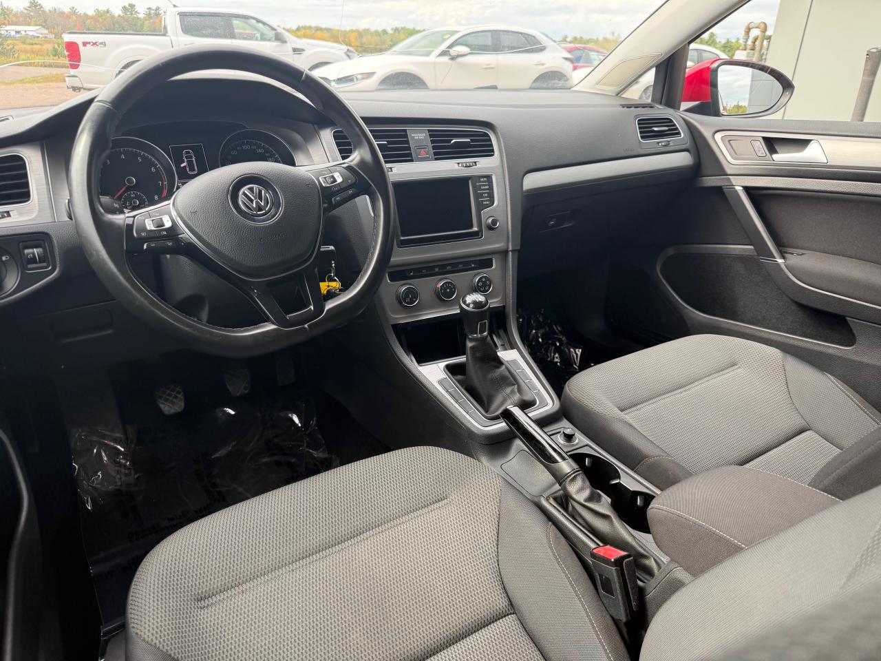 2016 Volkswagen Golf Sportwagon 1.8 TSI Trendline (M5) 4dr Front-Wheel Drive Wagon Photo