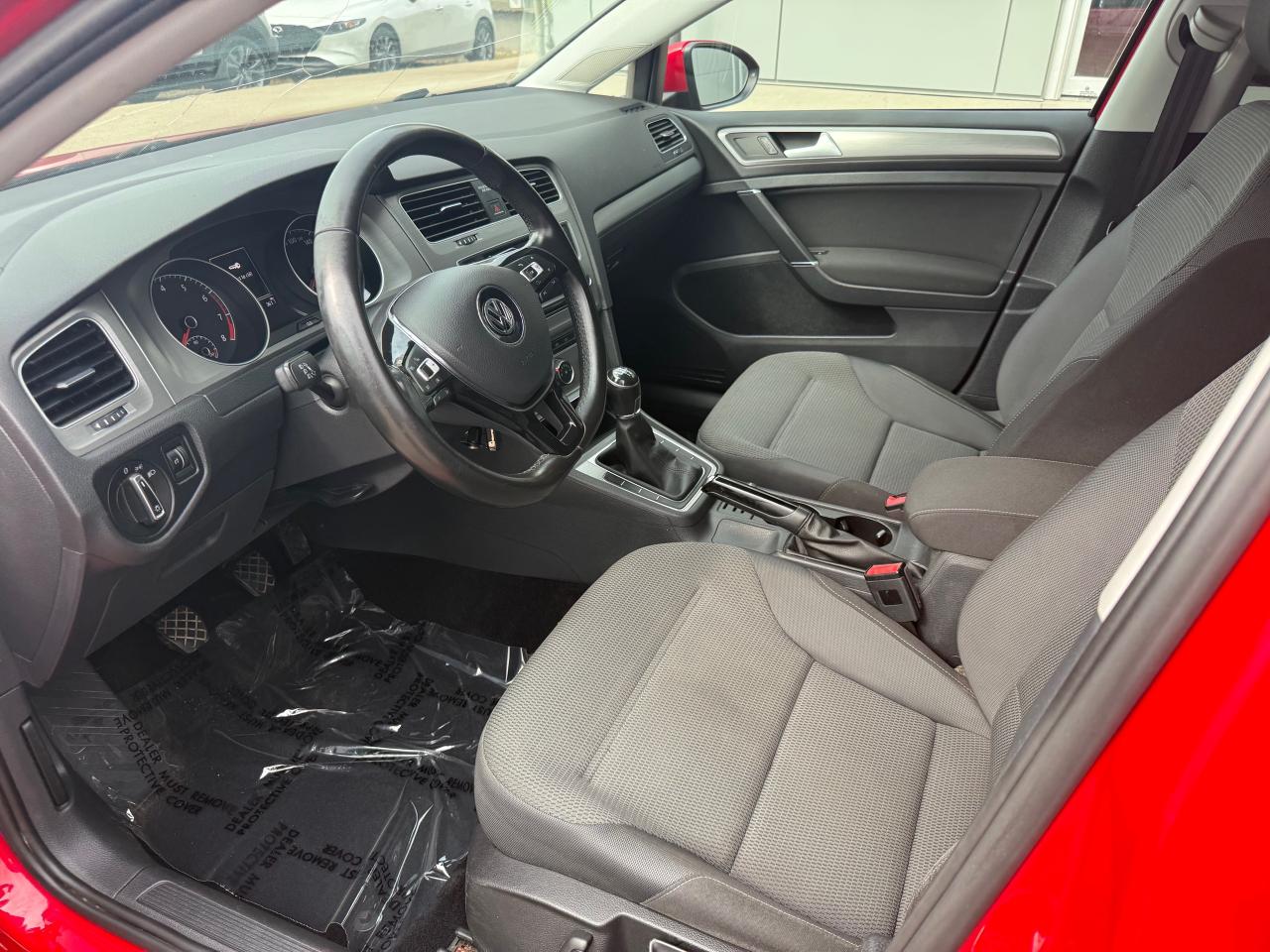 2016 Volkswagen Golf Sportwagon 1.8 TSI Trendline (M5) 4dr Front-Wheel Drive Wagon Photo