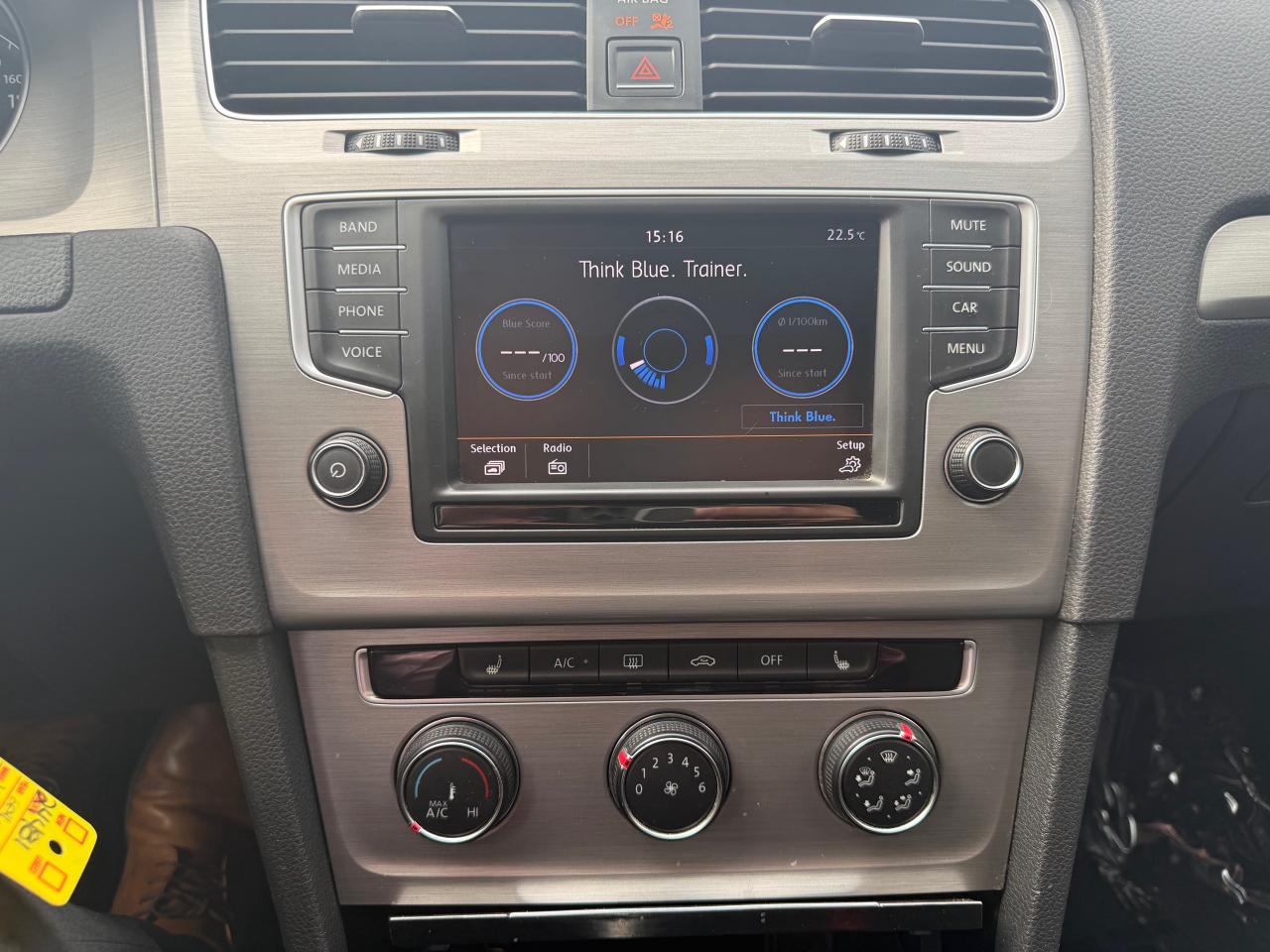 2016 Volkswagen Golf Sportwagon 1.8 TSI Trendline (M5) 4dr Front-Wheel Drive Wagon Photo