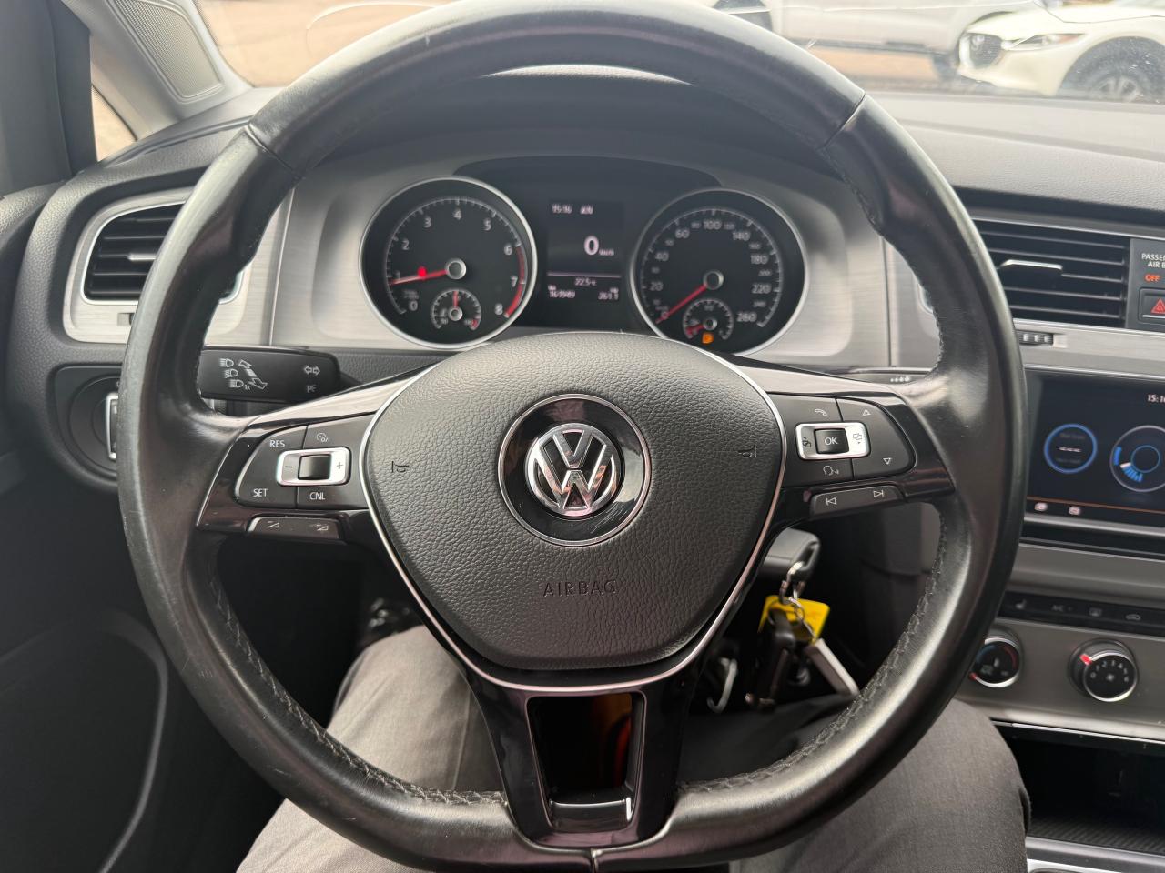 2016 Volkswagen Golf Sportwagon 1.8 TSI Trendline (M5) 4dr Front-Wheel Drive Wagon Photo