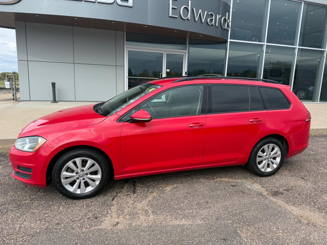 2016 Volkswagen Golf Sportwagon 1.8 TSI Trendline (M5) 4dr Front-Wheel Drive Wagon Photo