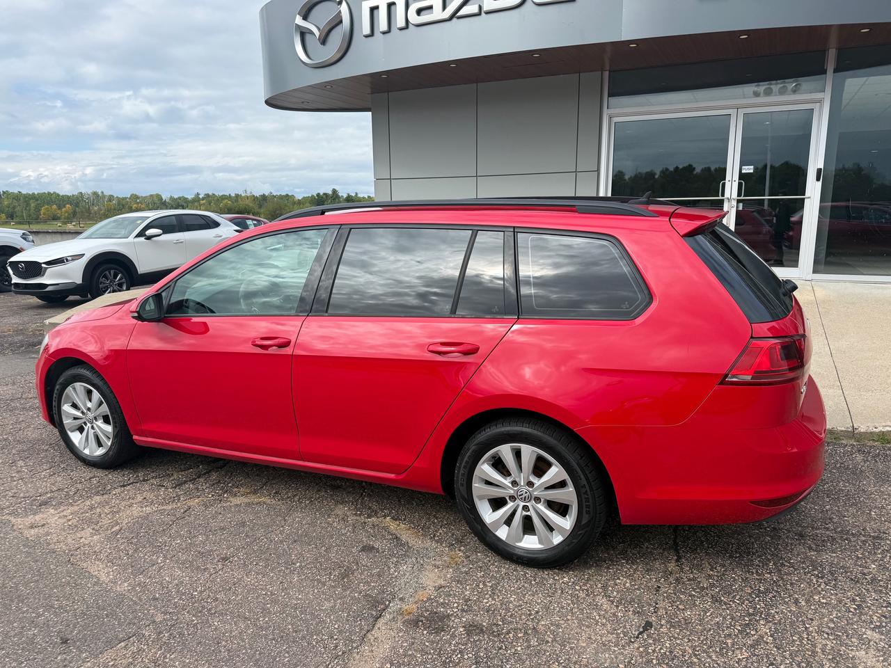 2016 Volkswagen Golf Sportwagon 1.8 TSI Trendline (M5) 4dr Front-Wheel Drive Wagon Photo