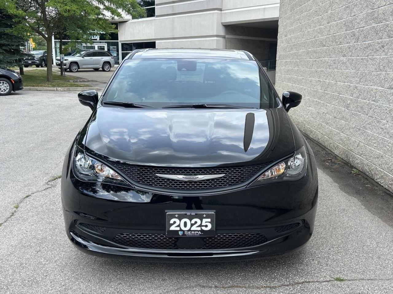 2025 Chrysler Grand Caravan SXT Front-Wheel Drive Passenger Van Photo4