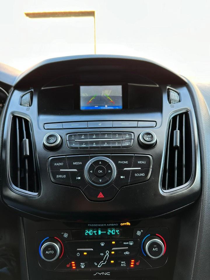 2018 Ford Focus SE SEDAN Photo