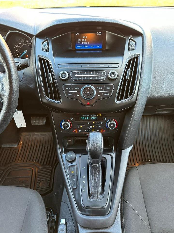 2018 Ford Focus SE SEDAN Photo