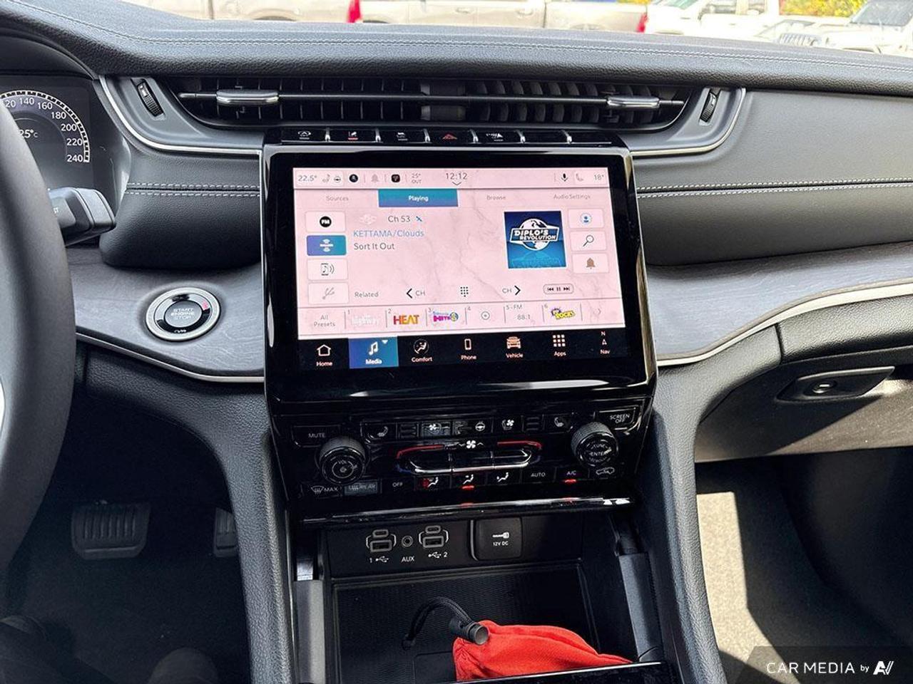 2025 Jeep Grand Cherokee Limited 4dr 4x4 Photo