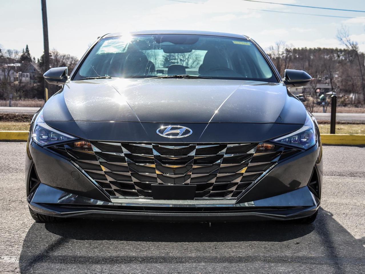 2022 Hyundai Elantra Ultimate Tech w/Two-Tone Interior 4dr Sedan Photo1