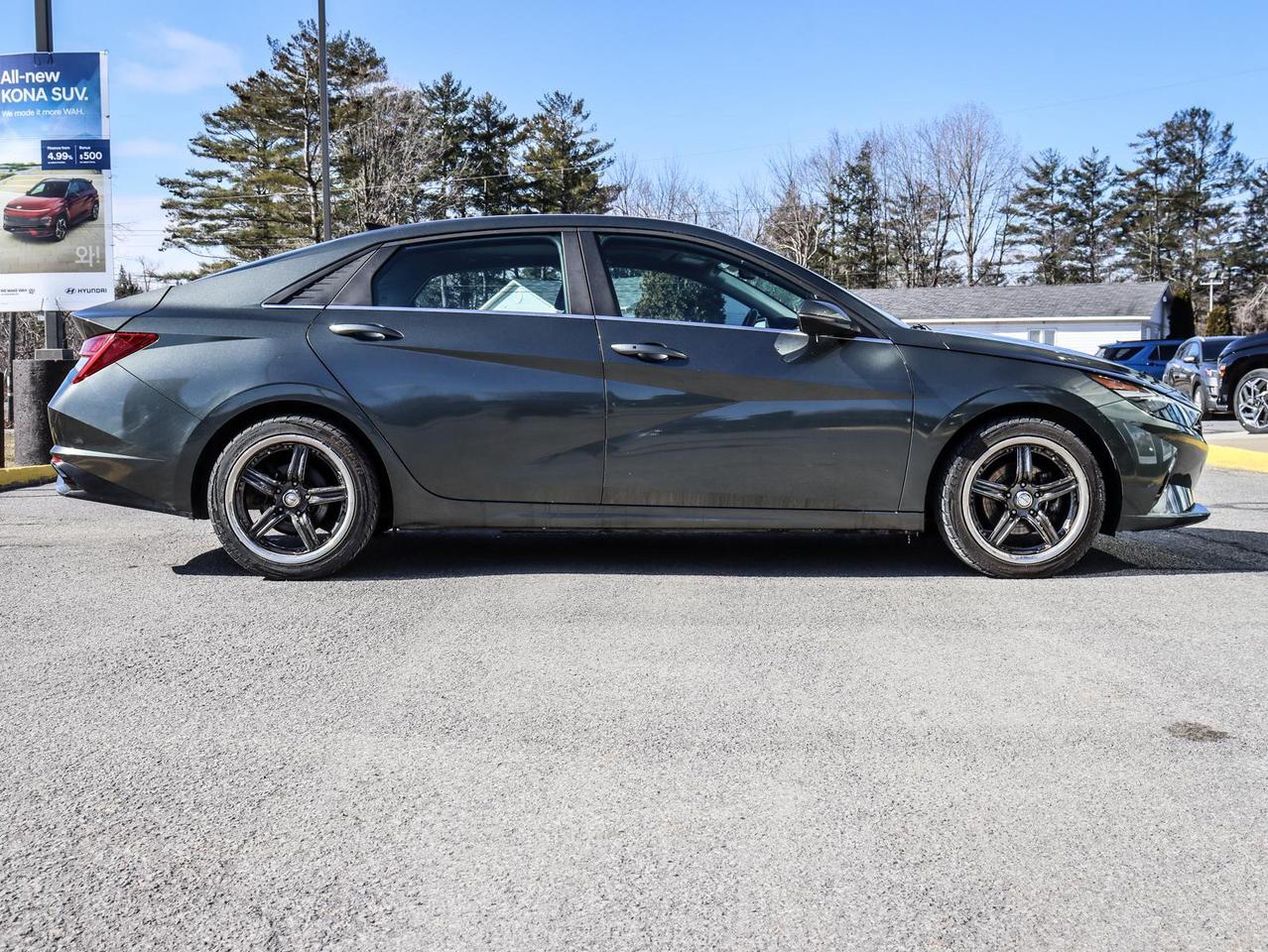 2022 Hyundai Elantra Ultimate Tech w/Two-Tone Interior 4dr Sedan Photo2